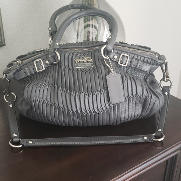 Coach Handbags - Coach leather purse